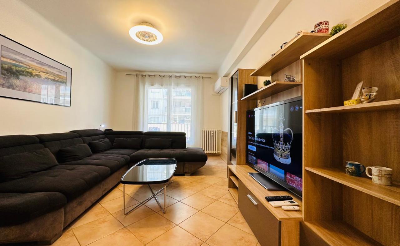The Nice - 3 Rooms, 3Air Cond, 3Tv, 3Fans, 2 Wc, Wifi Everywhere 5Min Aeroport, Train, Beach, 1Min Tram, 15 Min Centre, Port, Parking Possible エクステリア 写真
