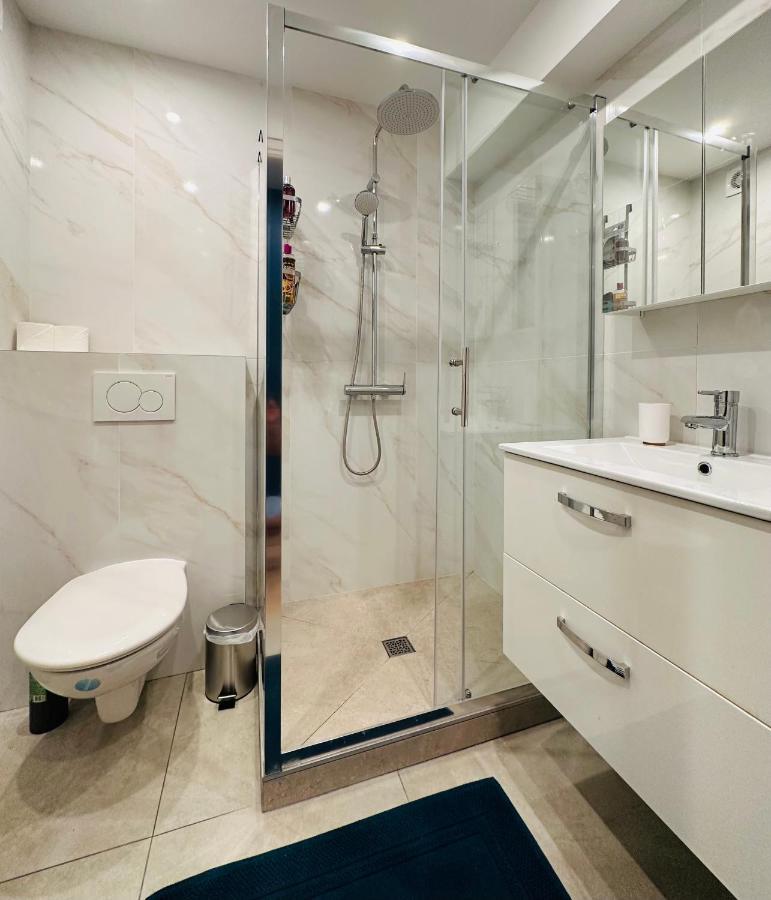 The Nice - 3 Rooms, 3Air Cond, 3Tv, 3Fans, 2 Wc, Wifi Everywhere 5Min Aeroport, Train, Beach, 1Min Tram, 15 Min Centre, Port, Parking Possible エクステリア 写真
