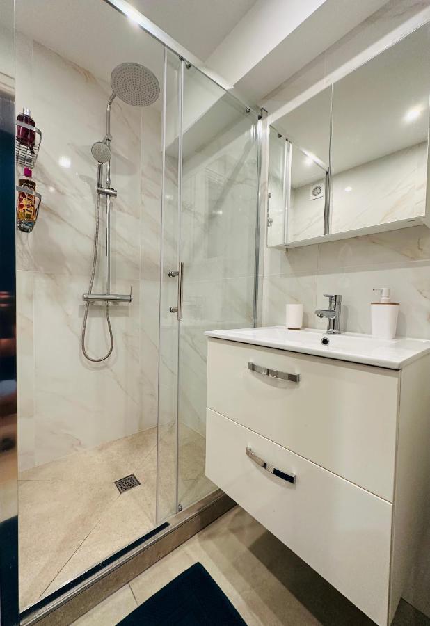 The Nice - 3 Rooms, 3Air Cond, 3Tv, 3Fans, 2 Wc, Wifi Everywhere 5Min Aeroport, Train, Beach, 1Min Tram, 15 Min Centre, Port, Parking Possible エクステリア 写真